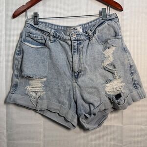 Hollister Curvy Ultra High Rise Mom Shorts Distressed Light Wash Size 13 W31
